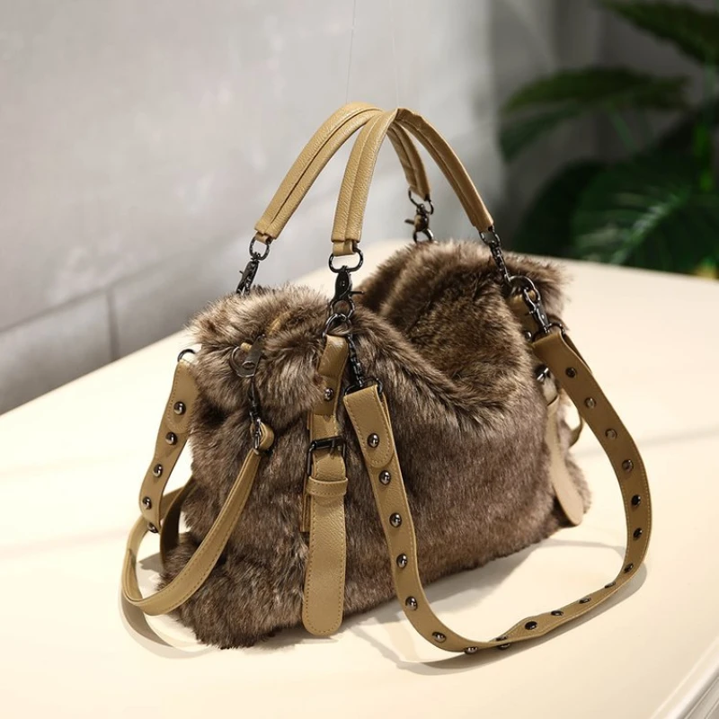 Шерстяная бархатная женская мо – обзор и цена Women Bags Guess
