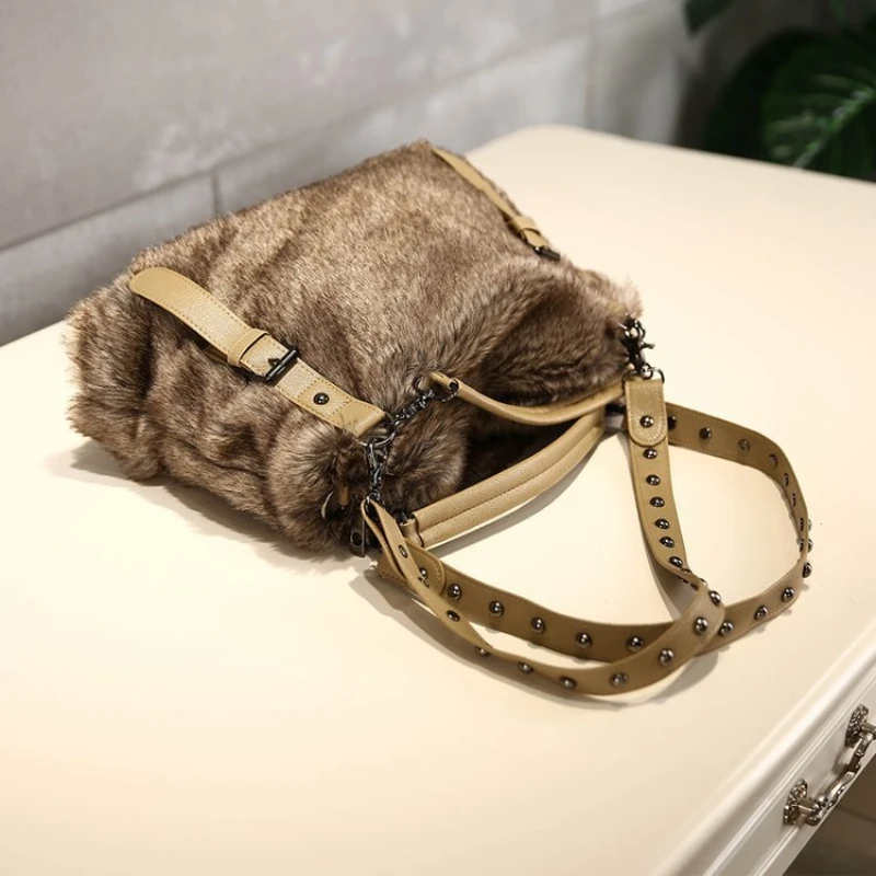 Шерстяная бархатная женская мо – обзор и цена Women Bags Guess
