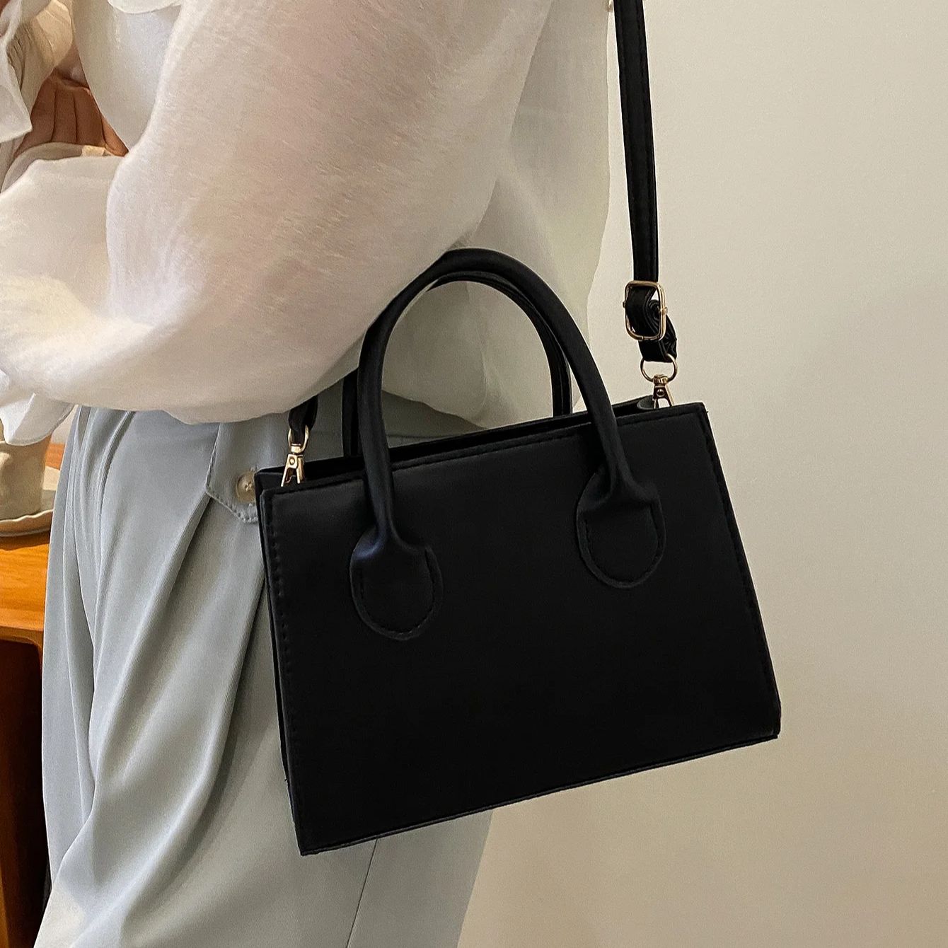 Повседневные сумки через плечо – обзор и цена Women Bags Guess