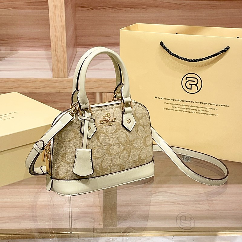 Брендовая женская сумка-ракушк – обзор и цена Women Bags Guess